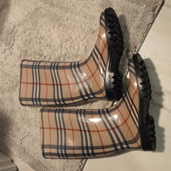 Authentic Burberry House Check Pattern Rubber Rain Boots - Picture 3 of 5